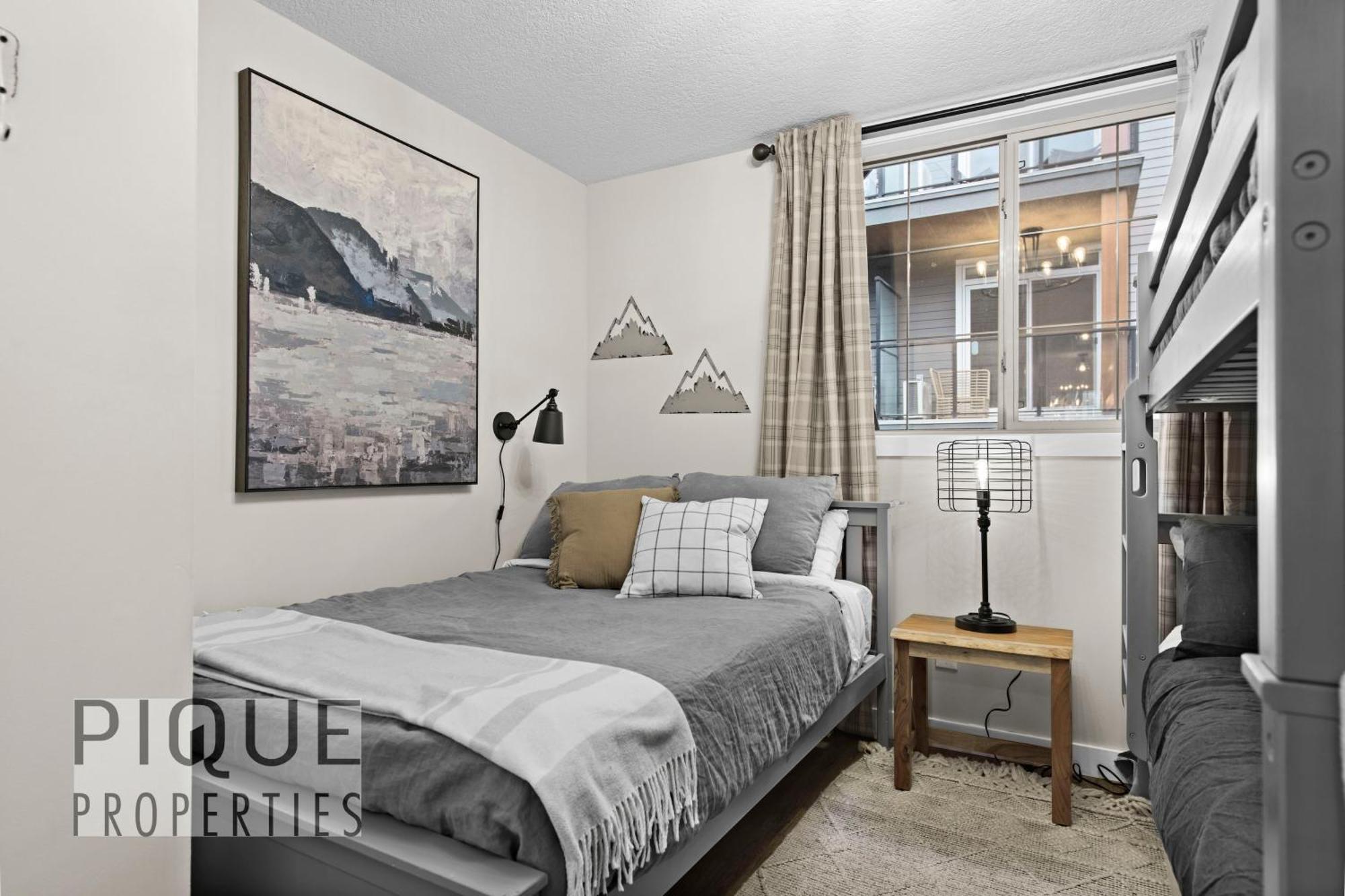 Mystic Mountain Chalet, Heated Outdoor Pool & Hot Tub, Free Parking, Fast Wifi! Canmore Eksteriør bilde