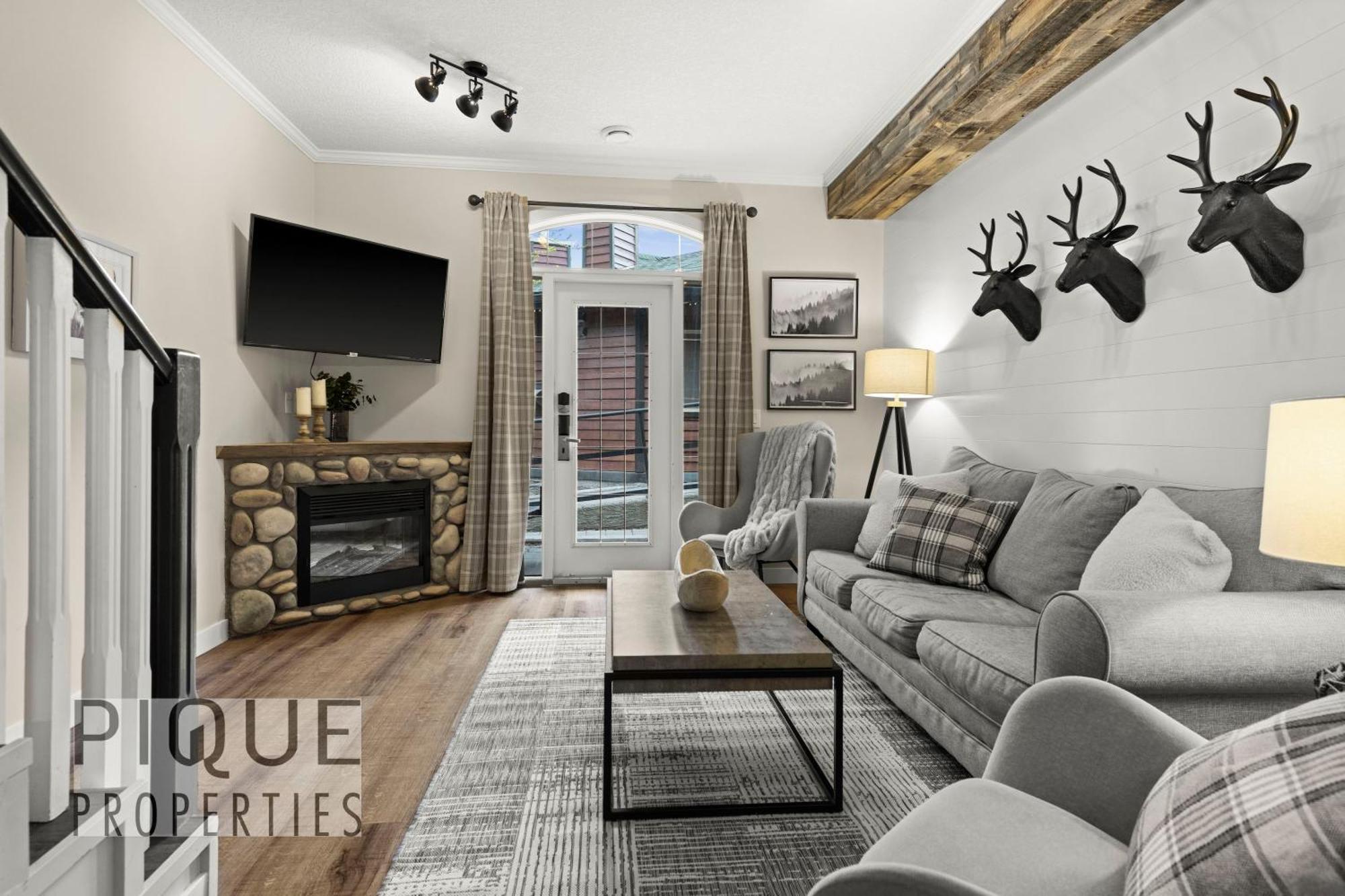 Mystic Mountain Chalet, Heated Outdoor Pool & Hot Tub, Free Parking, Fast Wifi! Canmore Eksteriør bilde