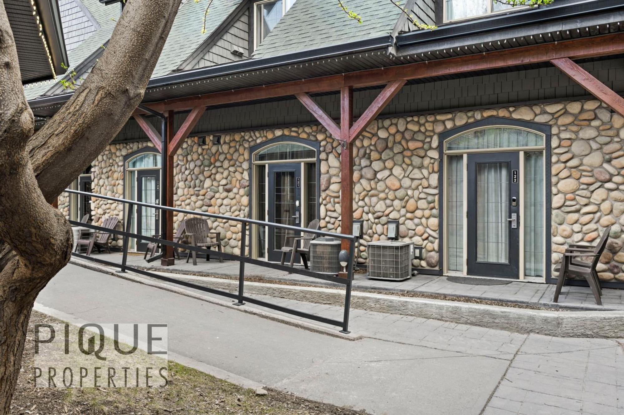 Mystic Mountain Chalet, Heated Outdoor Pool & Hot Tub, Free Parking, Fast Wifi! Canmore Eksteriør bilde