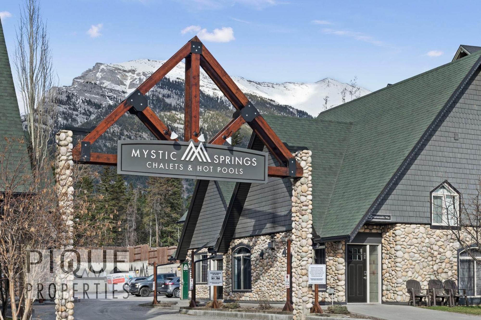 Mystic Mountain Chalet, Heated Outdoor Pool & Hot Tub, Free Parking, Fast Wifi! Canmore Eksteriør bilde
